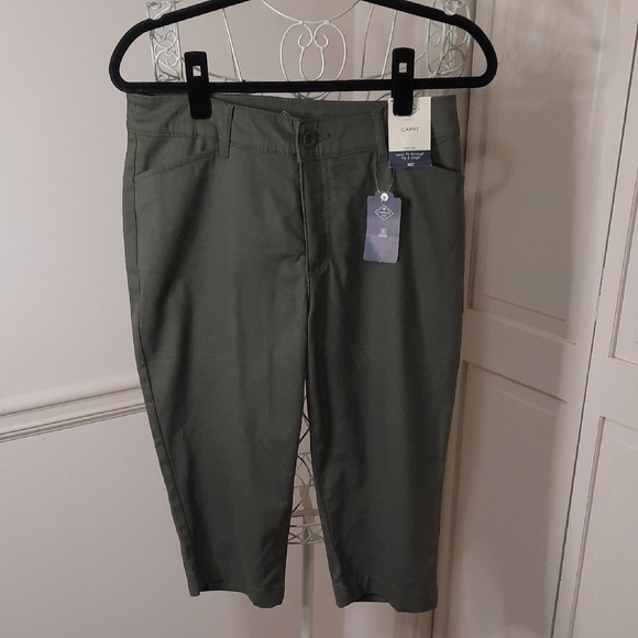 St. John's Bay Olive Green Capri Pants - Picture 1 of 7